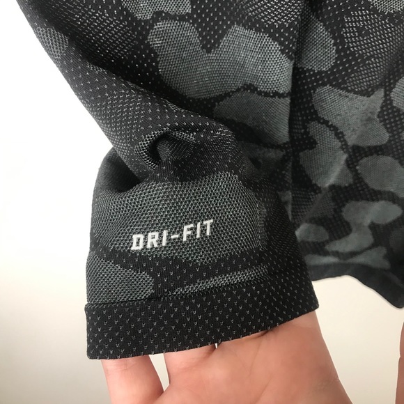 Nike Dry Fit Black Gray Camo Running Tee XS - Picture 5 of 8
